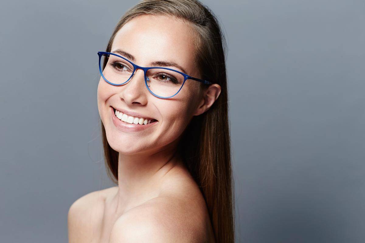 Dlaczego koci model okularów jest najczęściej wybierany przez kobiety?